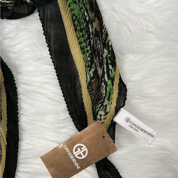 GIANI Bernini green and black accordion type silky scarf. NWT - Picture 4 of 4